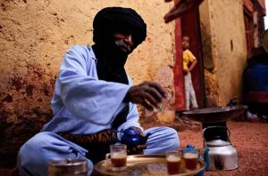 TAMANARANSSET, SOUTHERN ALGERIA, APRIL 2009: A Tuareg man pours tea in the traditional way in a courtyard in Tamanarasset, Southern Algeria, 14th April 2009. Tamanarasset is a former Tuareg town which has now been taken over by Algerian Arabs as well as many other immigrant groups, partly as a result of the Algerian Civil War and also as a strategic economic and military base for the Algerian government. (Photo by Brent Stirton/National Geographic.)