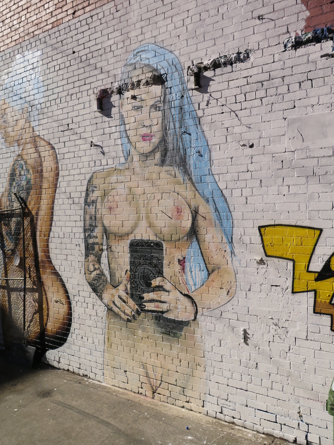 граффити на голых женщинах фото 34