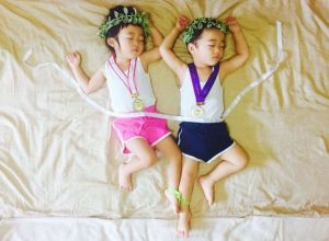 sleeping-japanese-twins-mom-dress-up-kids-photography-ayumiichi-6-57df9d4cc8191__700