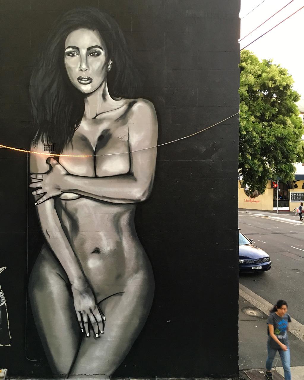 sydney-has-got-its-own-kim-kardashian-naked-selfie-mural-body-image-1458339...