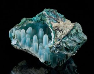 15166260-r3l8t8d-650-amazing-stones-minerals-23__700