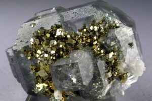 15167760-r3l8t8d-650-amazing-stones-minerals-24__700