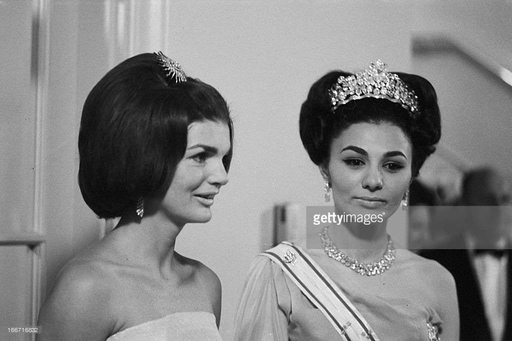 Шах ирана реза пехлеви. Бриллианты иранской шахини. Последняя императрица ирана фарах пехлеви. Шейх и шахерезада. Душа шахини 1.