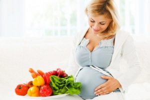 istock_000018722498_small-pregnant-woman-eating-healthy-e1410464539801-1200x762_c