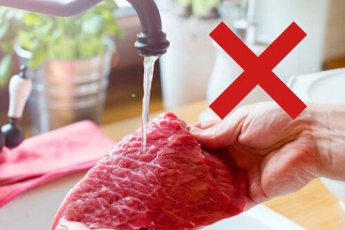 Можно мыть мясо. Мыть мясо перед готовкой.
