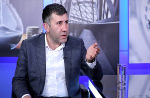 «Տո դուք էլ, ձեր ընտանիքն էլ, ձեր ամուսնությունն ու «չամուսնությունն» էլ՝ վրադիր. զզվելի ձևով են ձեռ առնում ժողովրդին»