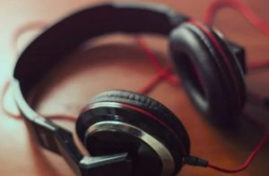 Գիտնականները պարզել են, թե ինչ է կատարվում ուղեղի հետ, երբ մարդը երաժշտություն է լսում